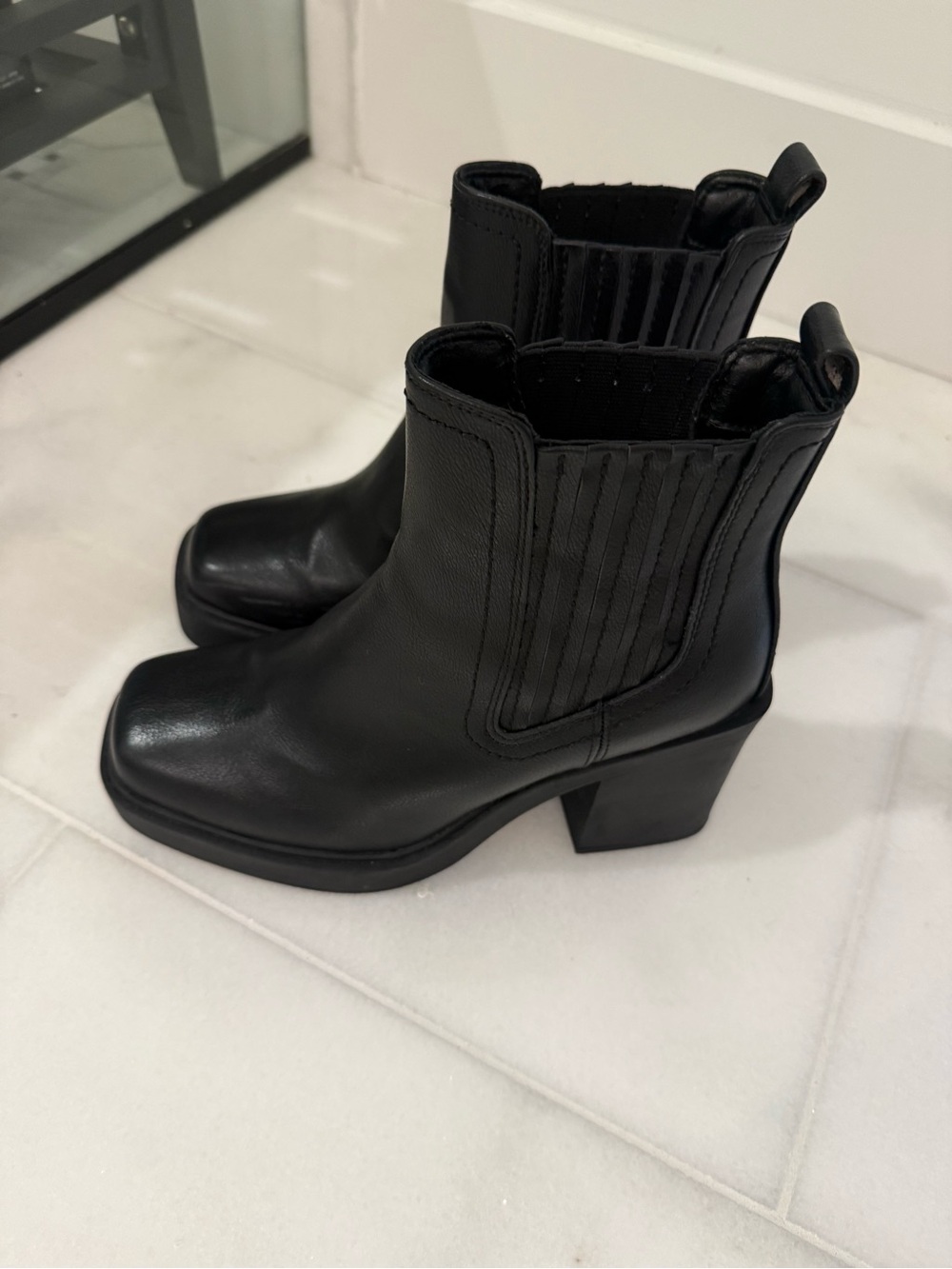 Mia Classic Black Chelsea Block Heel Boot Size 8